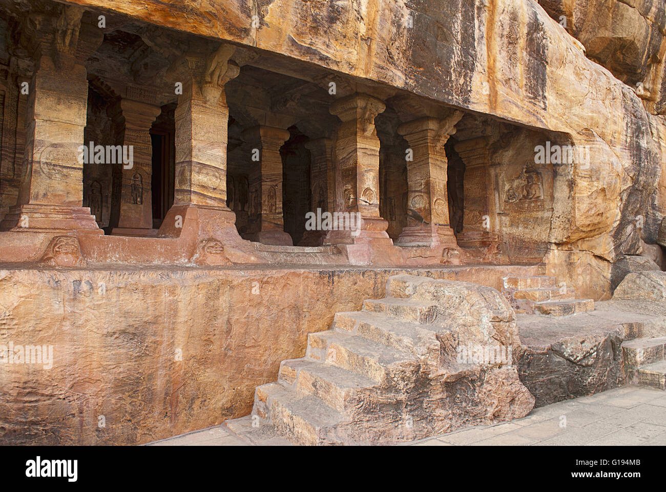 Grotte 4 : Façade, Badami grottes, Badami, Karnataka, Inde Banque D'Images