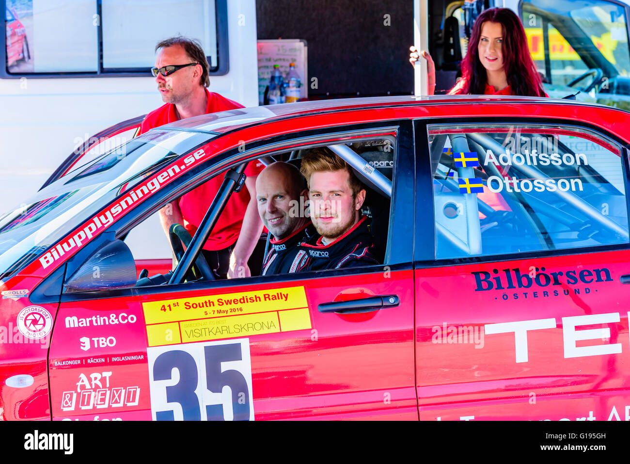 Emmaboda, Suède - mai 7, 2016 : 41ème Rallye de Suède du Sud dans le centre de services. Robin pilote pilote Alex Ivanou et Nicklas Ottosson Banque D'Images