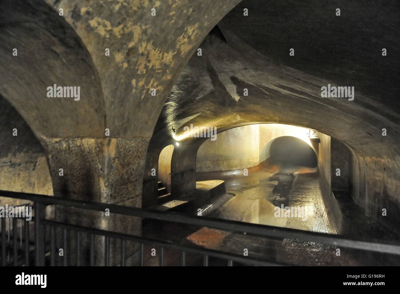 Milan (Italie), l'un des principaux hubs de Milan hydraulique système d'égouts sous carré Bonomelli, construit entre 1900 et 1927. Banque D'Images