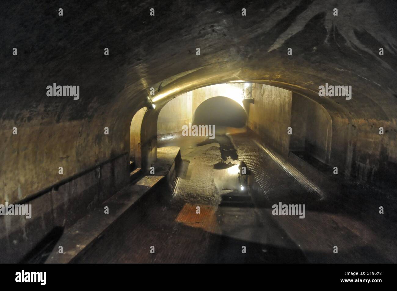 Milan (Italie), l'un des principaux hubs de Milan hydraulique système d'égouts sous carré Bonomelli, construit entre 1900 et 1927. Banque D'Images