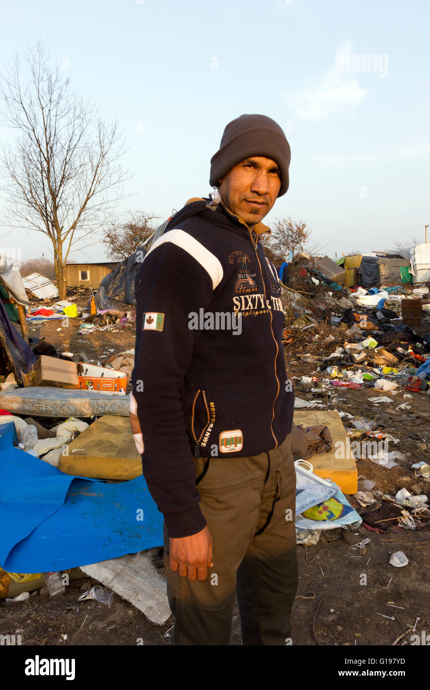 Portrait de l'homme réfugié. La jungle camp de réfugiés et travailleurs migrants, Calais, Nord de la France Banque D'Images