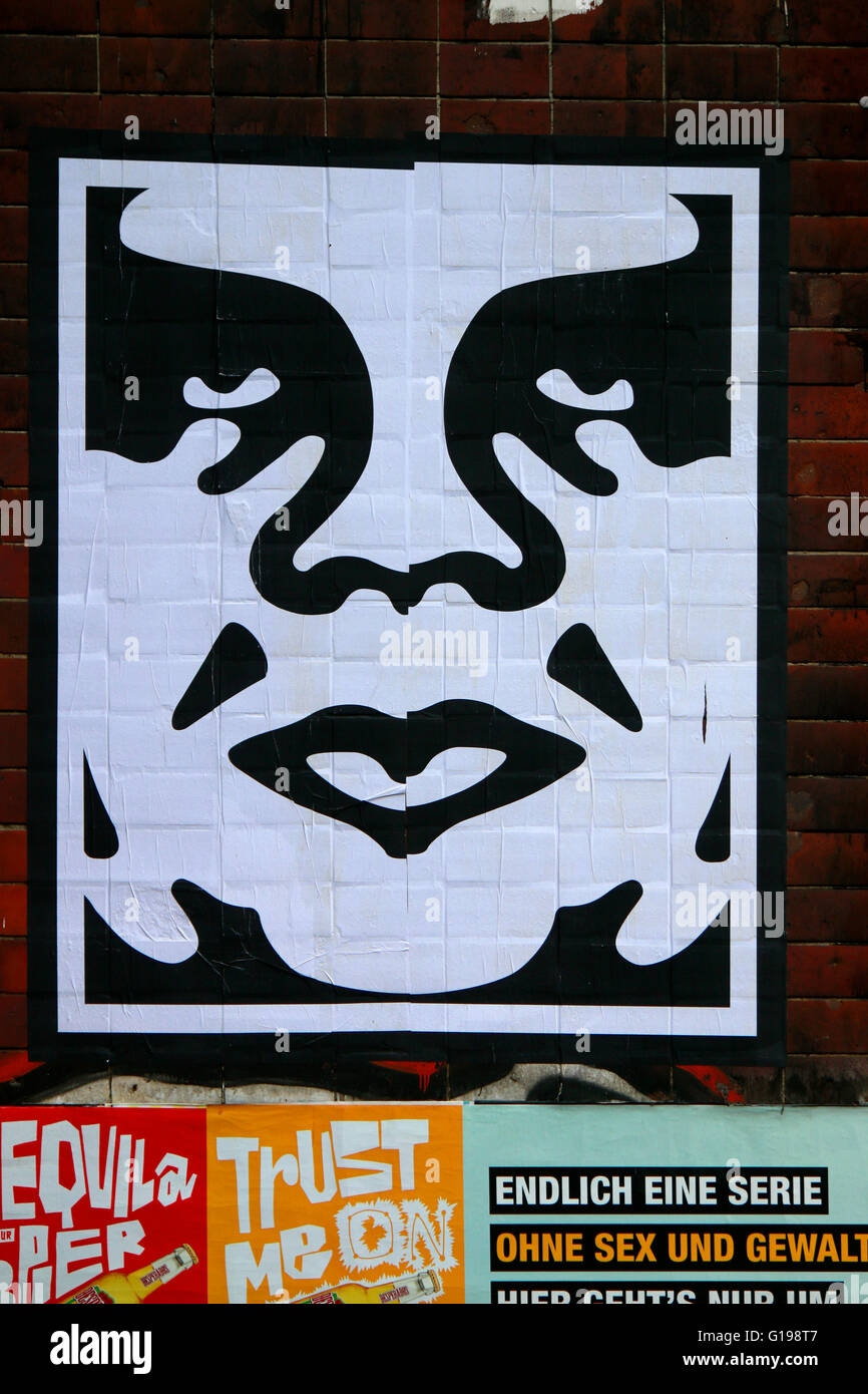 Ein Graffity Art de rue des Kuenstlers Shepard Fairey aus der 'André le Géant'-Serie, Juni 2015, Berlin-Wedding. Banque D'Images