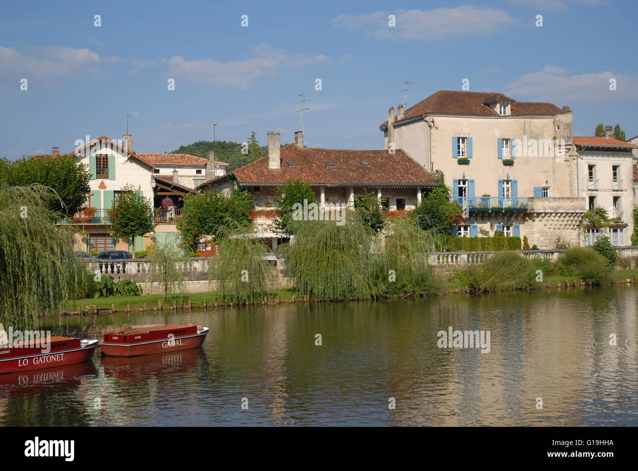 Bâtiments sur la rivière Dronne, Brantôme, Brantôme-en-Périgord, France Banque D'Images