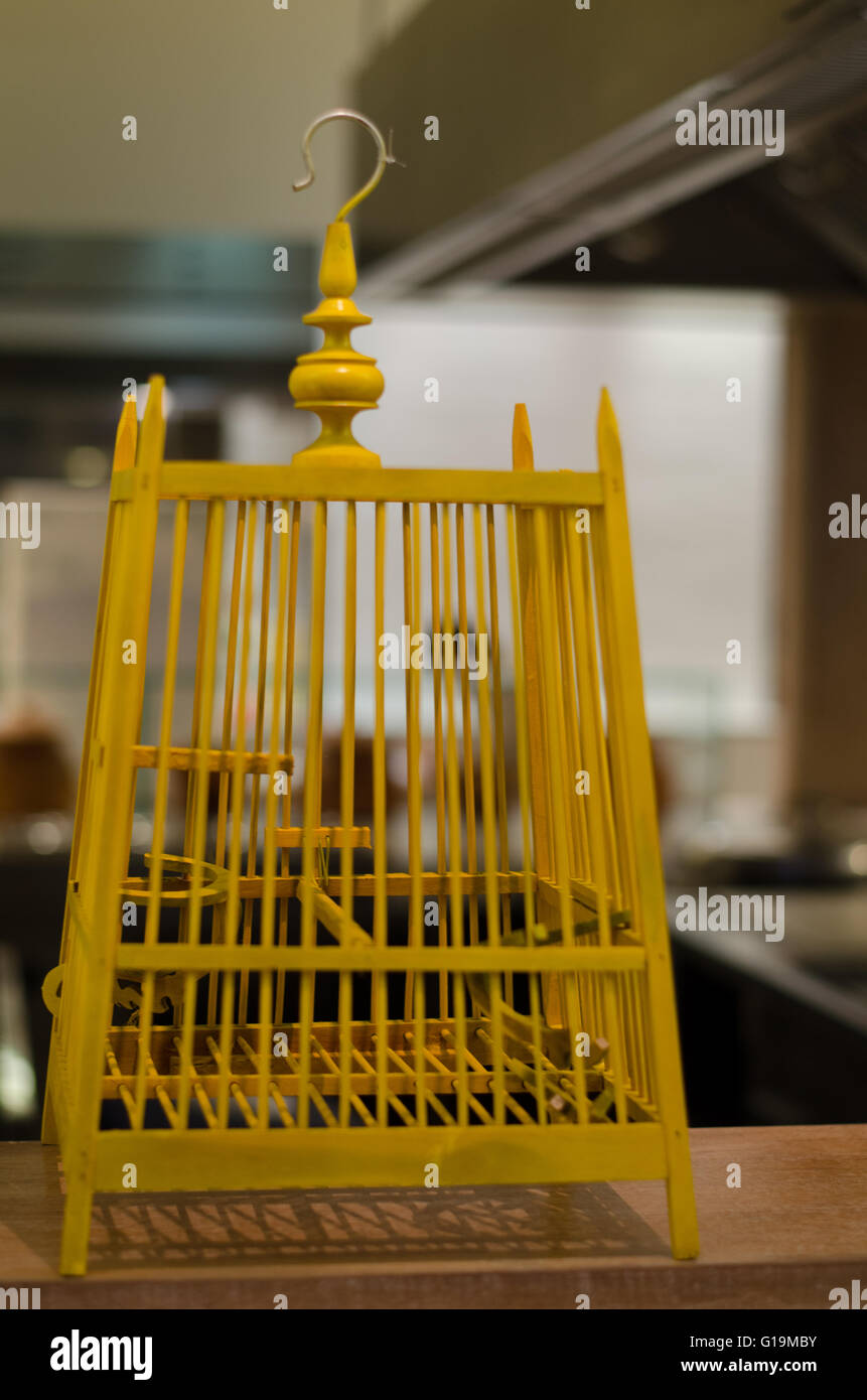 Cage à Oiseau Doré Sur Fond Flou De La Thaïlande Cuisine
