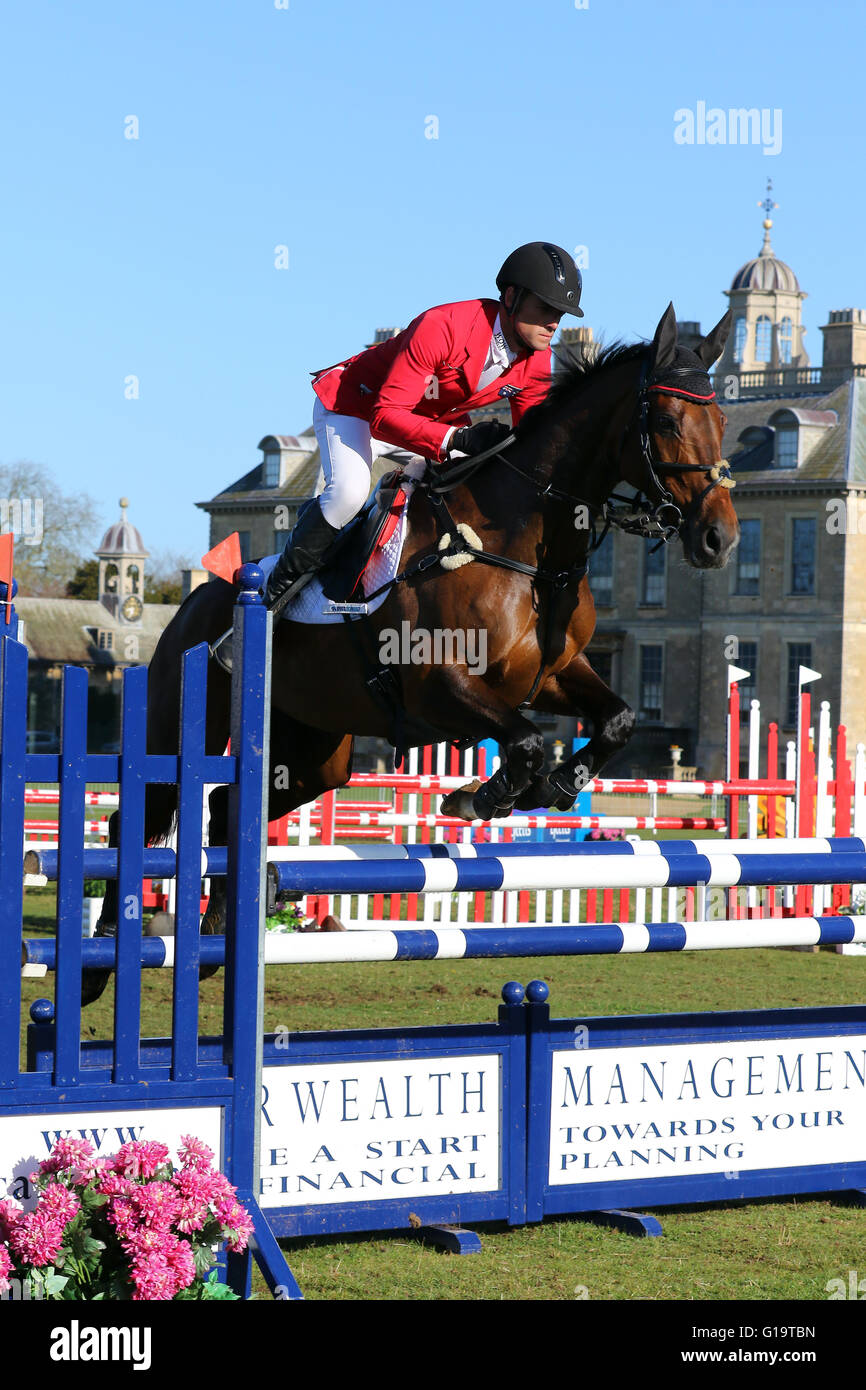 Paul Tapner (Australie) sur les Vanes Kamira show jumping à la Belton International Horse Trials, le 17 avril 2016 Banque D'Images