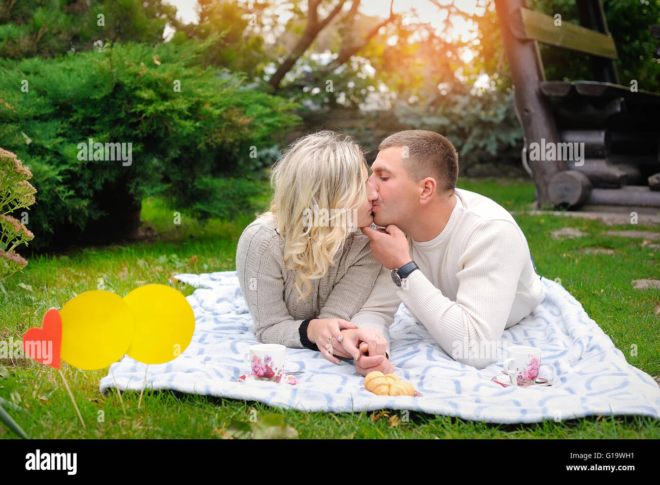 Couple aimant in autumn park Banque D'Images