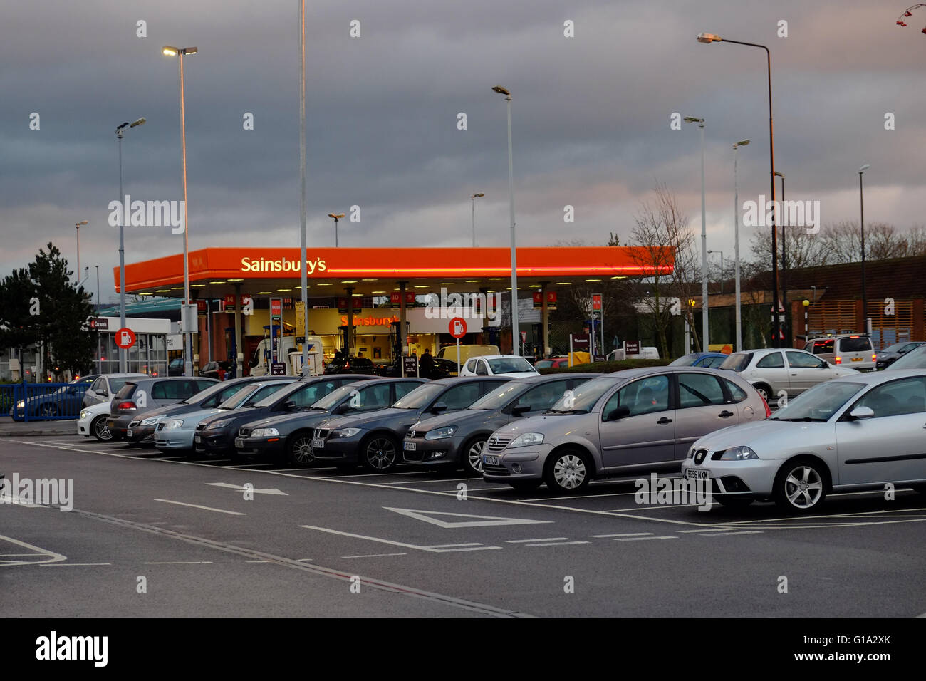 Sainsburys station essence, Cheltenham, Angleterre, Royaume-Uni. Banque D'Images