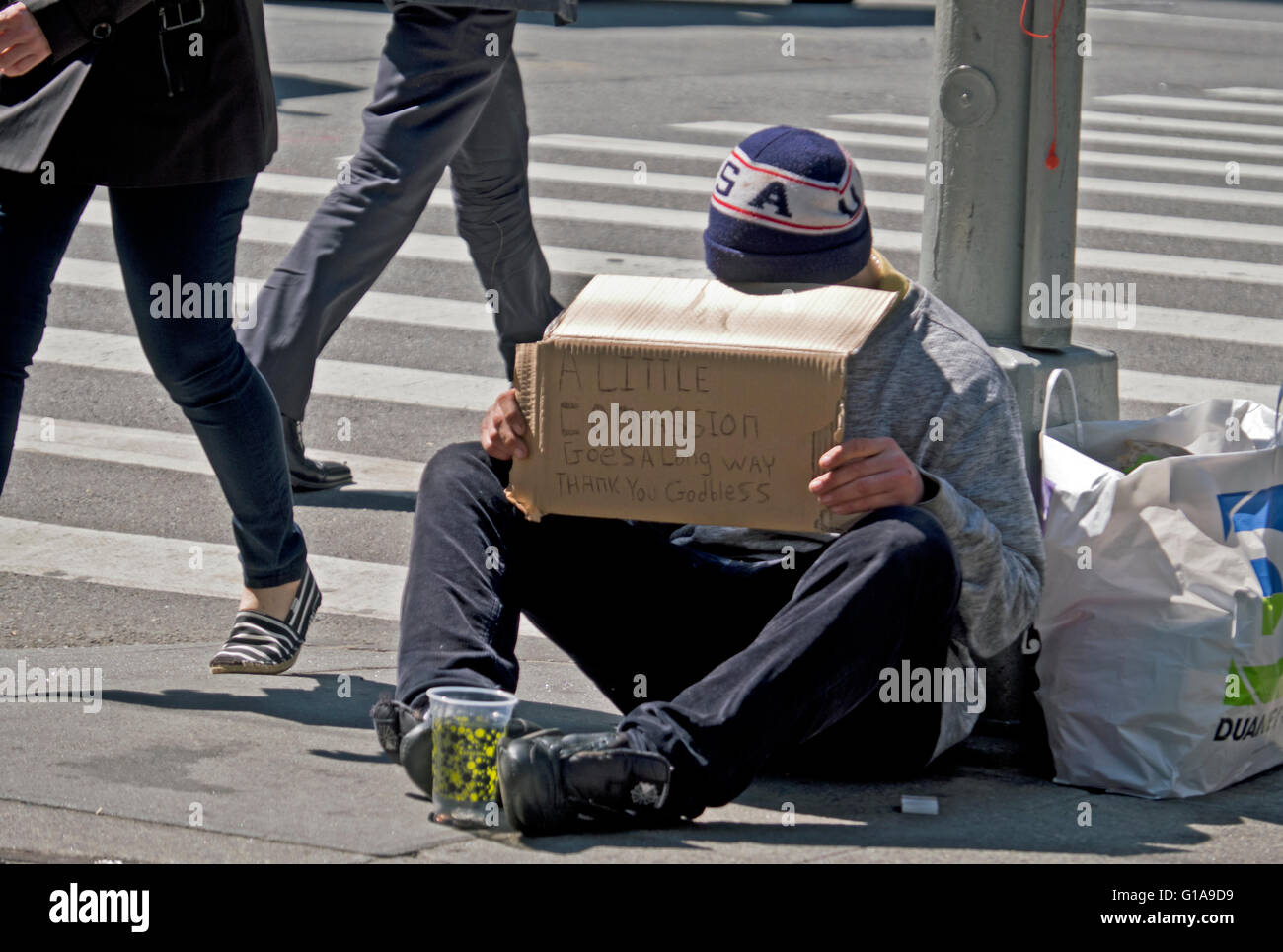 Sans-abri mendier dans les rues de Manhattan New York City Banque D'Images