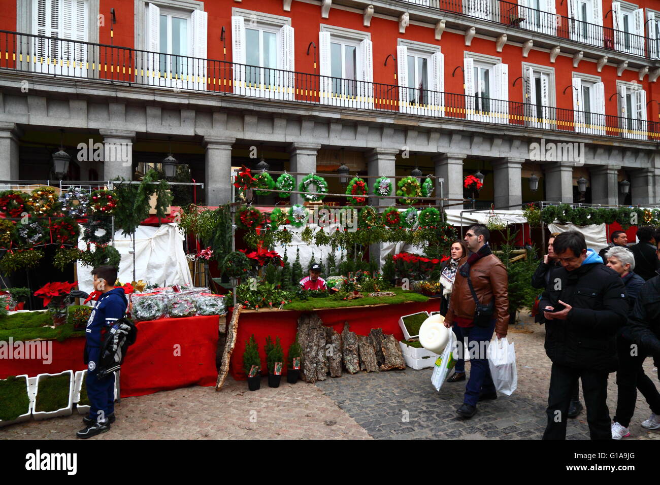 Bloquer la vente de décorations et articles pour faire de crèches en marché de Noël sur la Plaza Mayor, Madrid, Espagne Banque D'Images