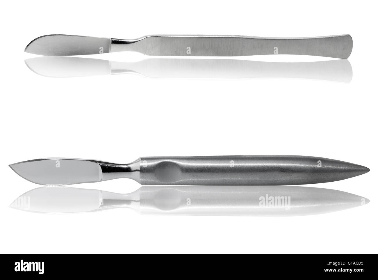 Scalpel close-up médical isolé sur fond blanc Banque D'Images