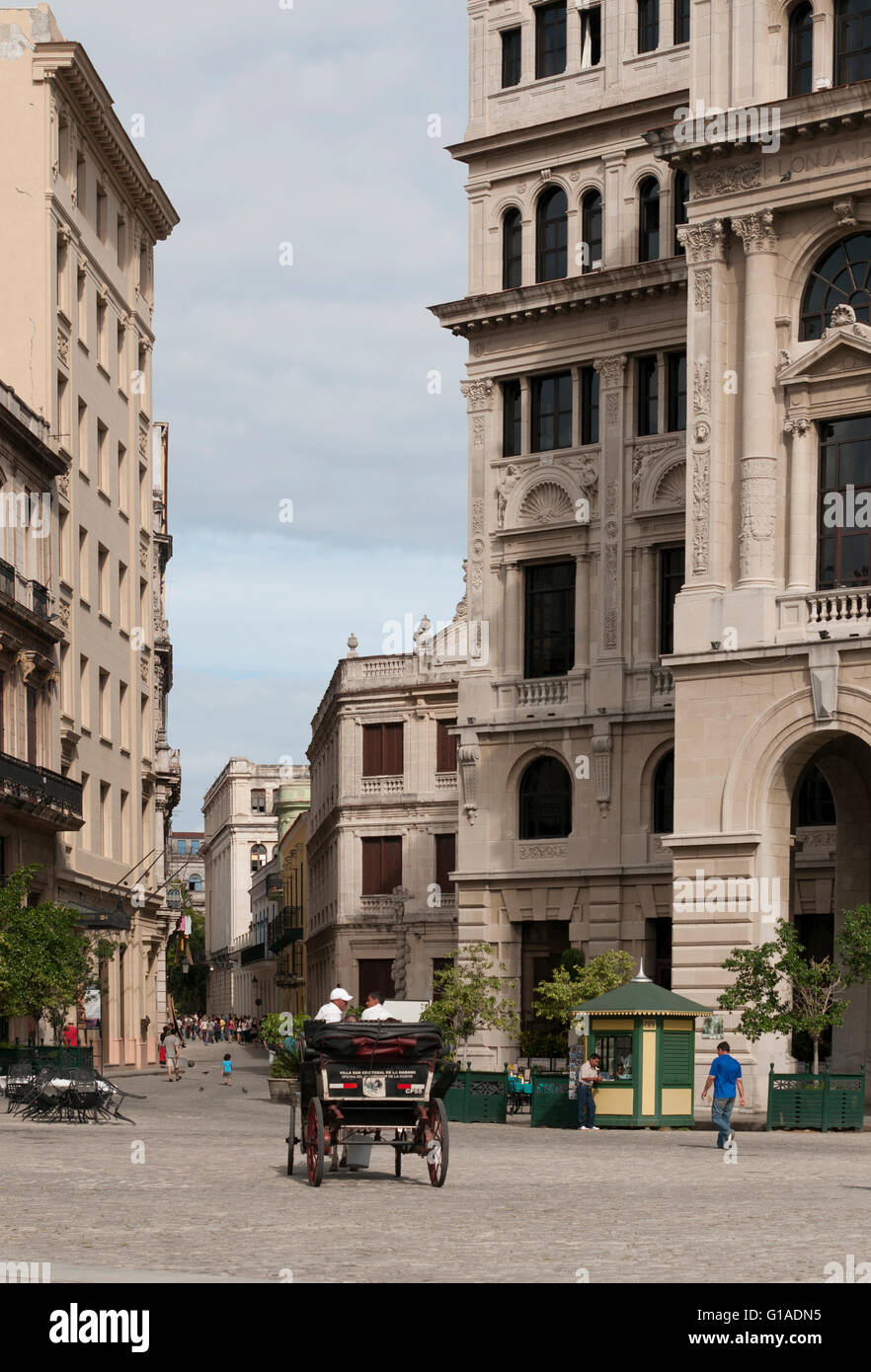 Vue sur le centre-ville de La Havane, de l'architecture cubaine et transport transport Banque D'Images
