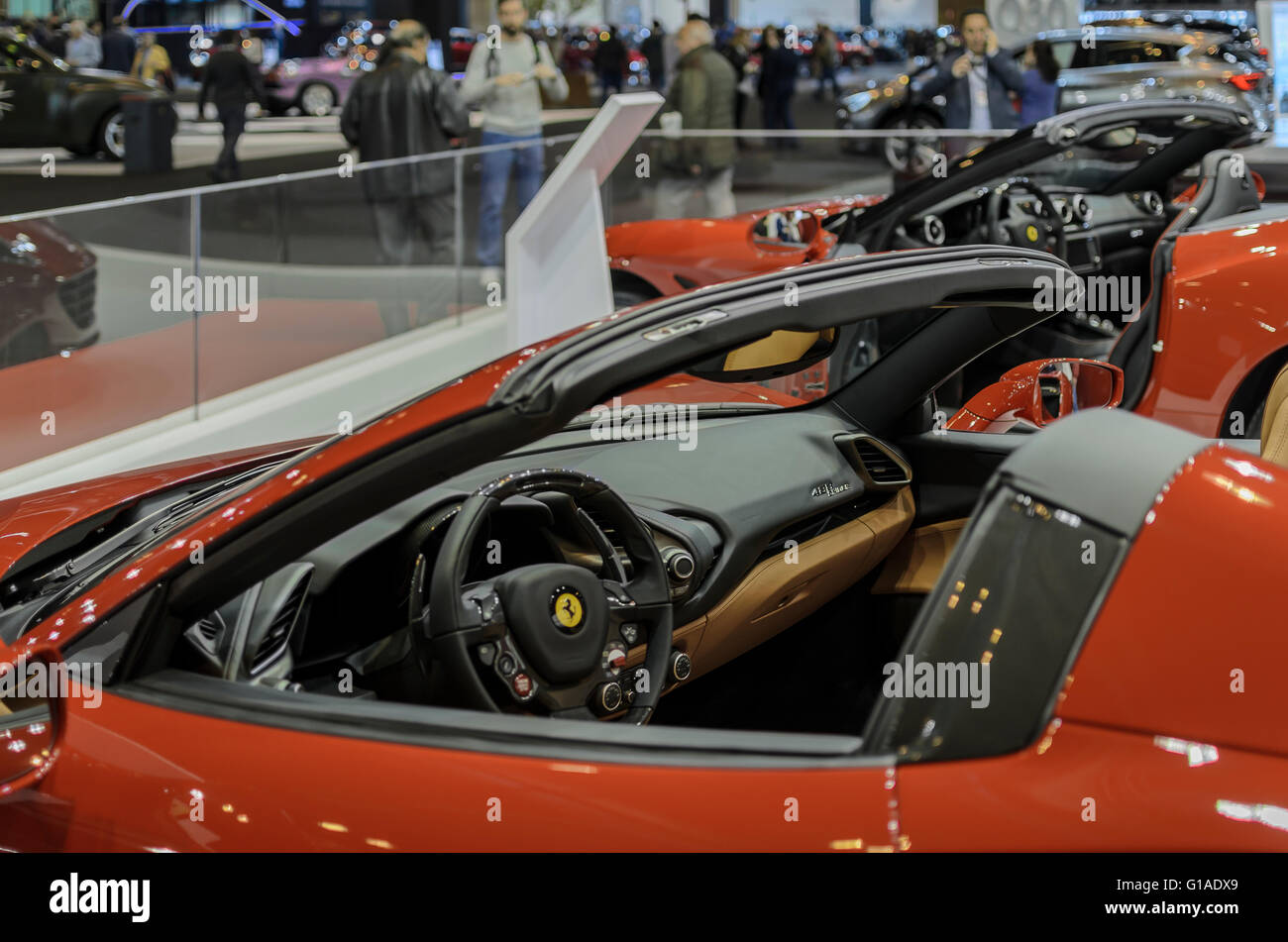 Madrid, Espagne, 10 mai 2016. Une voiture italienne en vue de l'inauguration de l'exposition d'automobiles. Enrique Davó/Alamy Banque D'Images