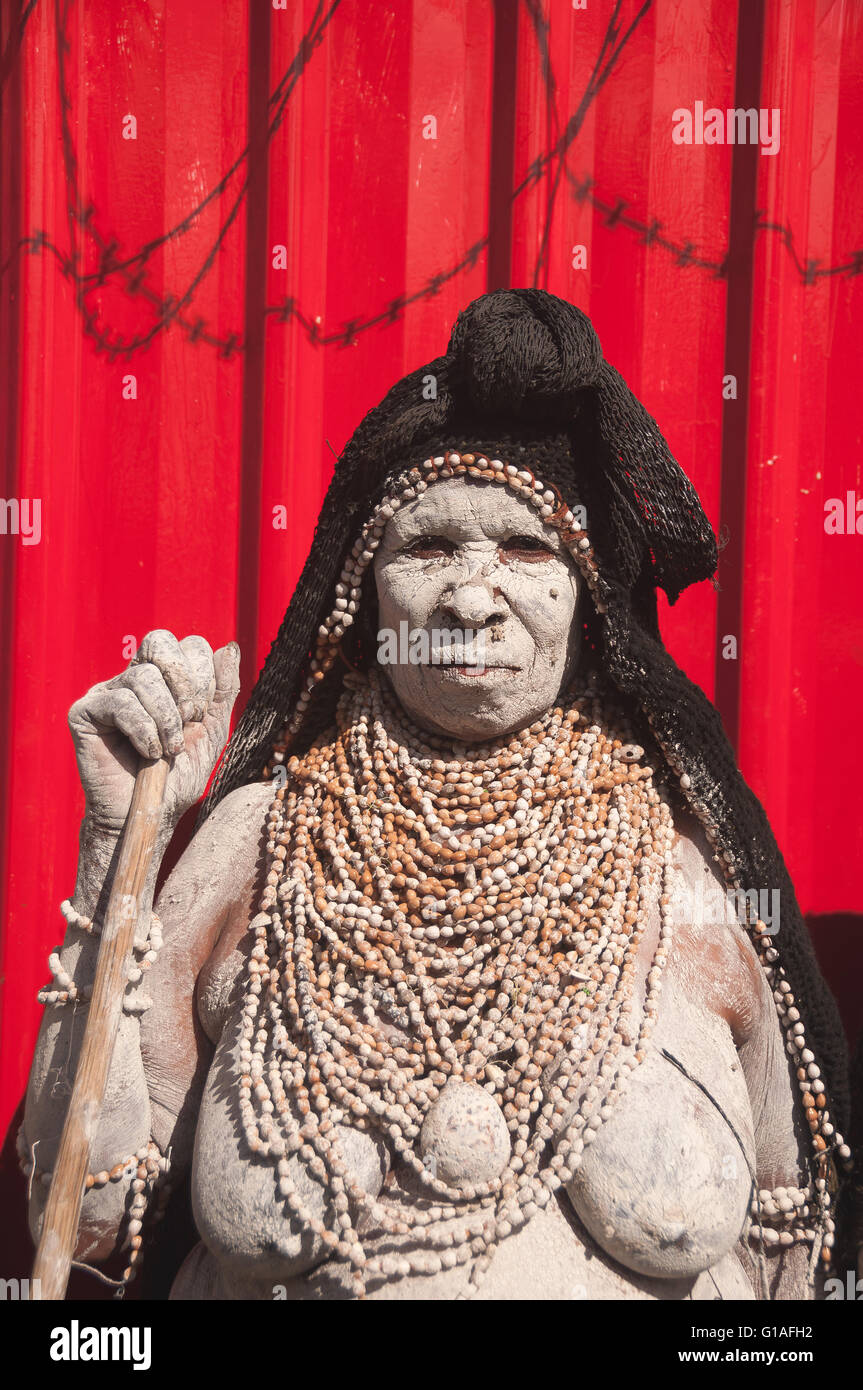 Un membre de la tribu des hautes terres à la Mt. Hagen spectacle culturel en Papouasie Nouvelle Guinée Banque D'Images