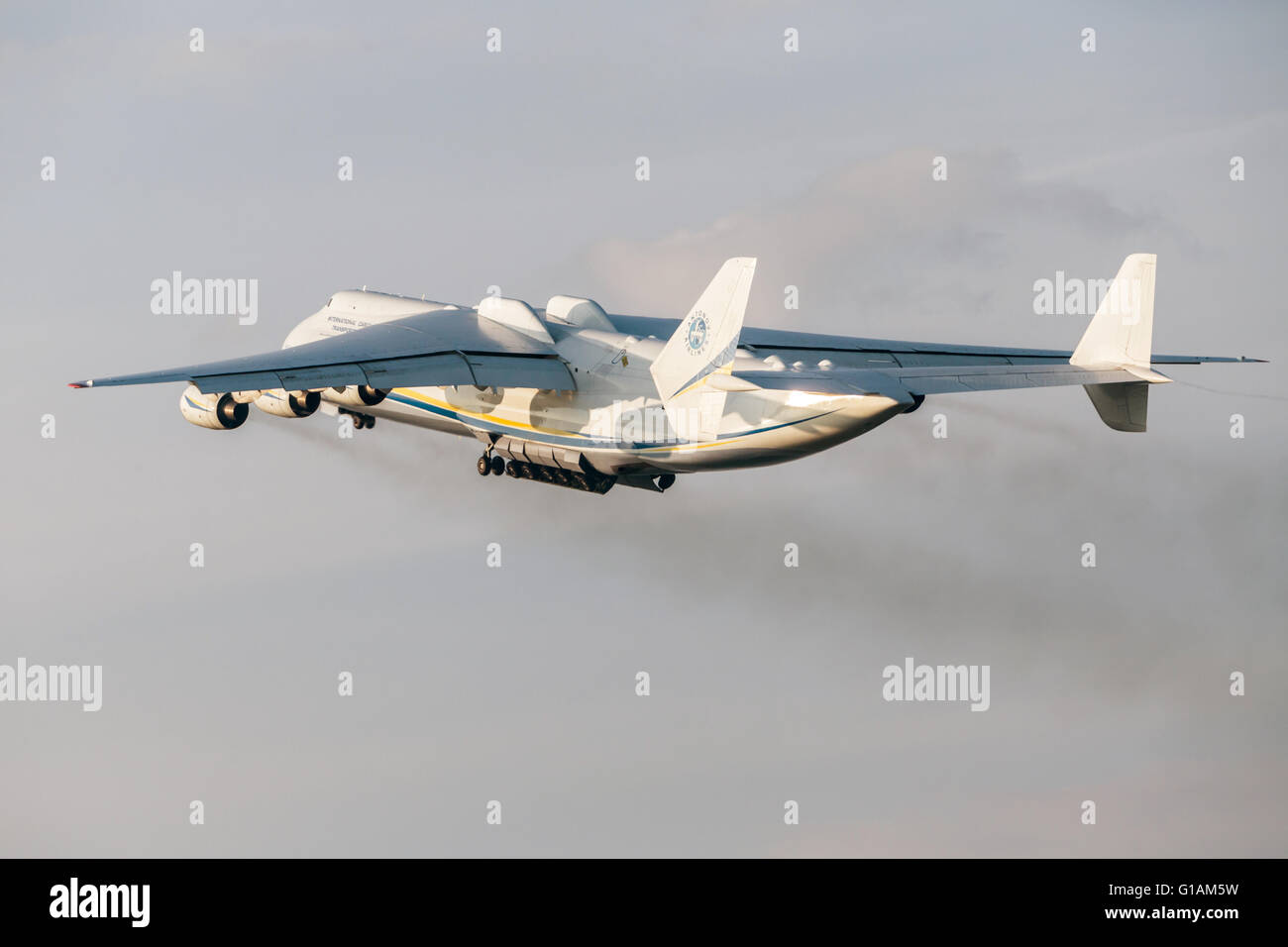 PRAGUE, CZE - 12 MAI : Antonov 225 Mriya départ de l'aéronef de l'aéroport Vaclava Havla à Prague, le 12 mai 2016 Prague, Czech REPUBL Banque D'Images