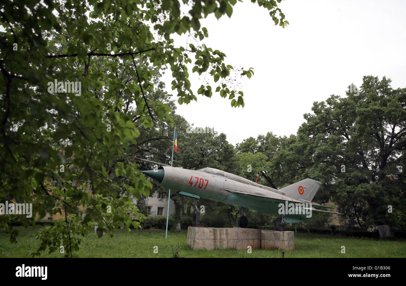 Deveselu, Roumanie. 12 mai, 2016. Un chasseur russe MiG vu dans la cour avant de l'ancien règlement pilote russe à Deveselu, Roumanie, 12 mai 2016. De hauts fonctionnaires roumains et des représentants du ministère de la défense et de l'État, l'US Navy le siège européen de l'OTAN et les décideurs ont assisté à la cérémonie d'inauguration officielle de l'armée de défense antimissile mondial tenue le même jour. Photo : KAY NIETFELD/dpa/Alamy Live News Banque D'Images