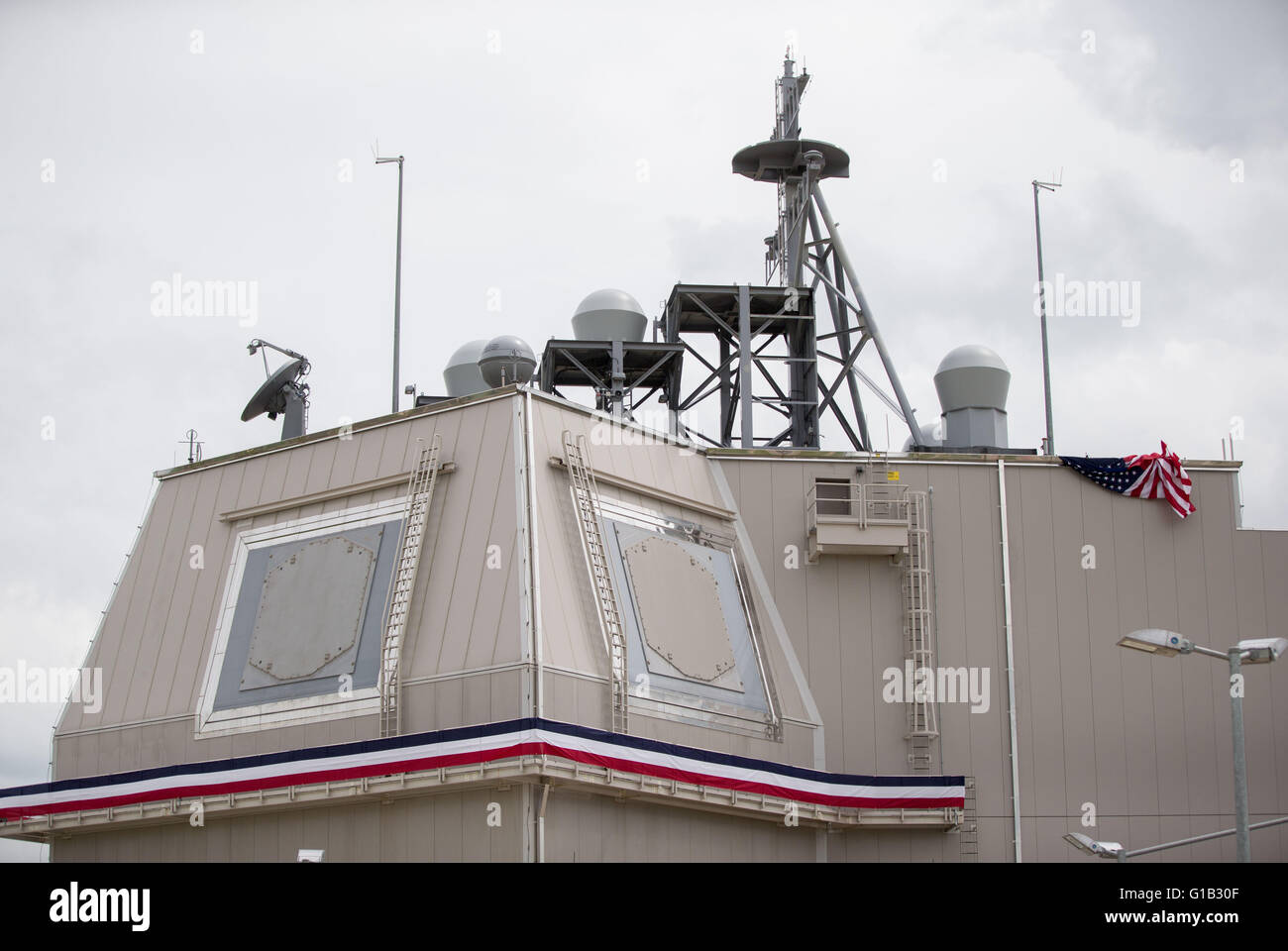 Deveselu, Roumanie. 12 mai, 2016. L'unité radar de la première base pour faire partie de la protection antimissile de l'OTAN à Deveselu, Roumanie, 12 mai 2016. De hauts fonctionnaires roumains et des représentants du ministère de la défense et de l'État, l'US Navy le siège européen de l'OTAN et les décideurs ont assisté à la cérémonie d'inauguration officielle de l'armée de défense antimissile mondial tenue le même jour. Photo : KAY NIETFELD/dpa/Alamy Live News Banque D'Images