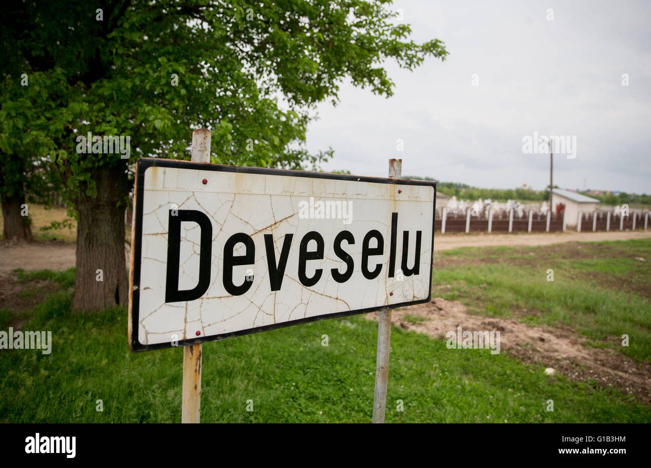 Deveselu, Roumanie. 12 mai, 2016. La ville près de l'unité radar de la première base pour faire partie de la protection antimissile de l'OTAN à Deveselu, Roumanie, 12 mai 2016. De hauts fonctionnaires roumains et des représentants du ministère de la défense et de l'État, l'US Navy le siège européen de l'OTAN et les décideurs ont assisté à la cérémonie d'inauguration officielle de l'armée de défense antimissile mondial tenue le même jour. Photo : KAY NIETFELD/dpa/Alamy Live News Banque D'Images