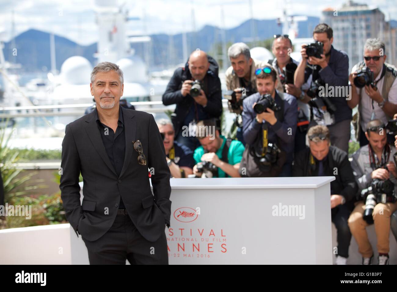 Cannes, France. 12 mai, 2016. Pose de l'acteur George Clooney lors d'un photocall pour le film "l'argent Monster' au cours de la 69e édition du Festival de Cannes à Cannes, France, 12 mai 2016. Credit : Jin Yu/Xinhua/Alamy Live News Banque D'Images