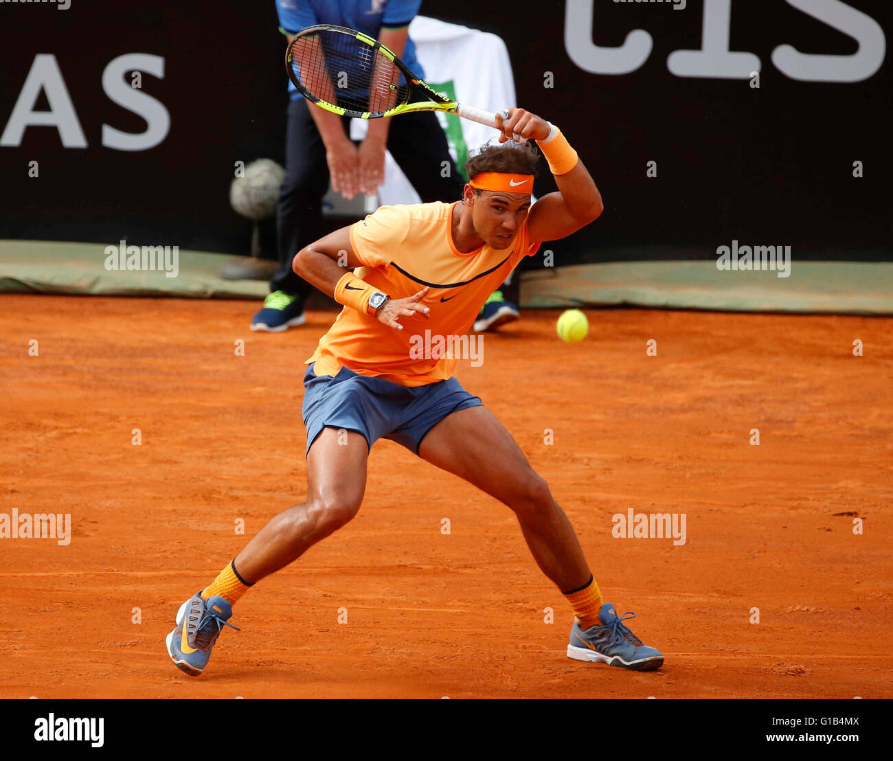 Rome, Italie. 12 mai, 2016. Rafael Nadal de l'Espagne au cours de 3e tour de l'Open de tennis italienne BNL2016 tournoi contre Nick Kyrgios de l'Australie à la Foro Italico à Rome, Italie, le 12 mai 2016 Crédit : agnfoto/Alamy Live News Banque D'Images