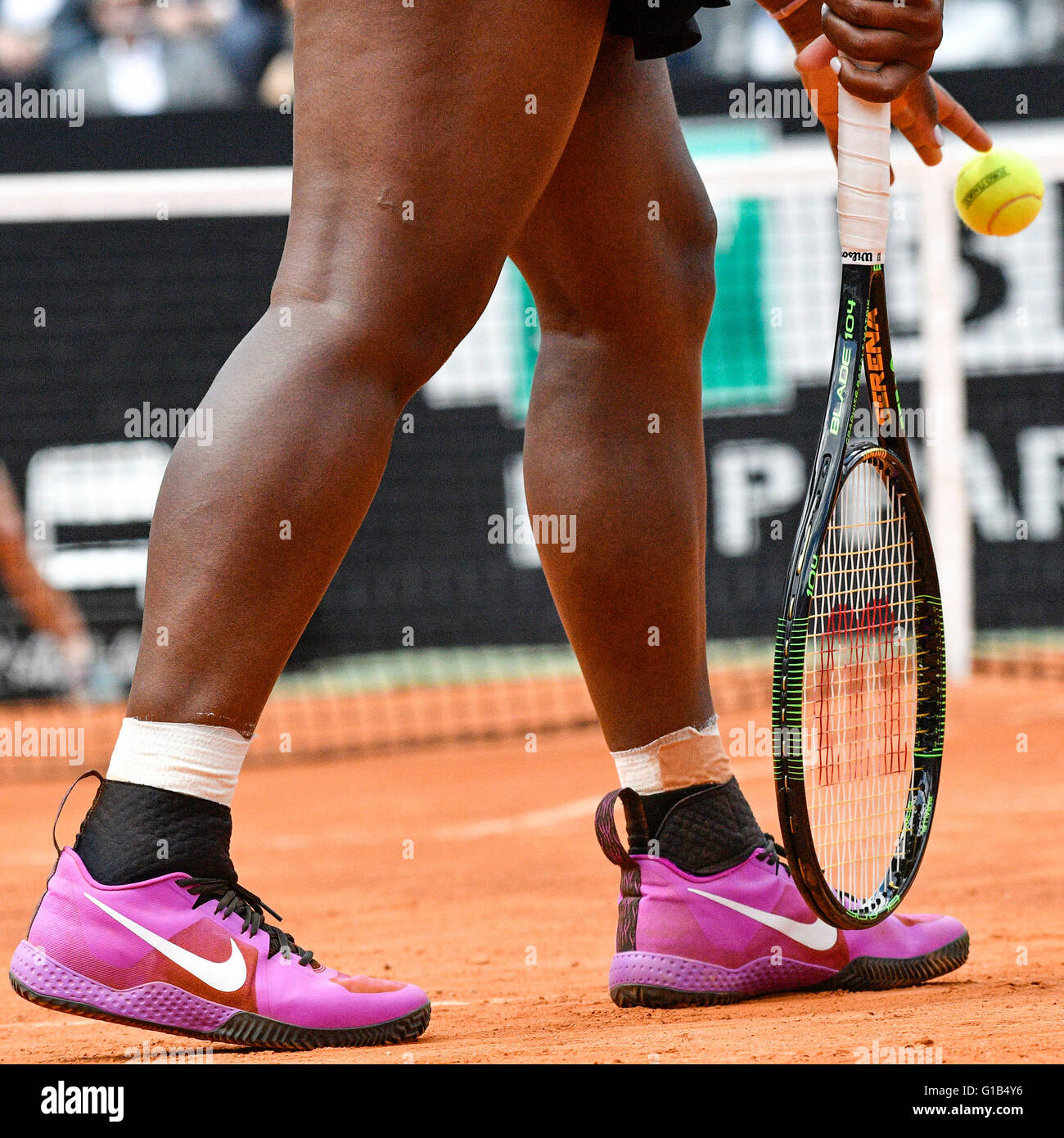 Rome, Italie. 12 mai, 2016. Serena Williams de USA en action contre Christiana Mchale des USA au cours de l'Internazionali BNL d'Italia 2016 le 12 mai 2016 à Rome, Italie. Crédit : marco iorio/Alamy Live News Banque D'Images