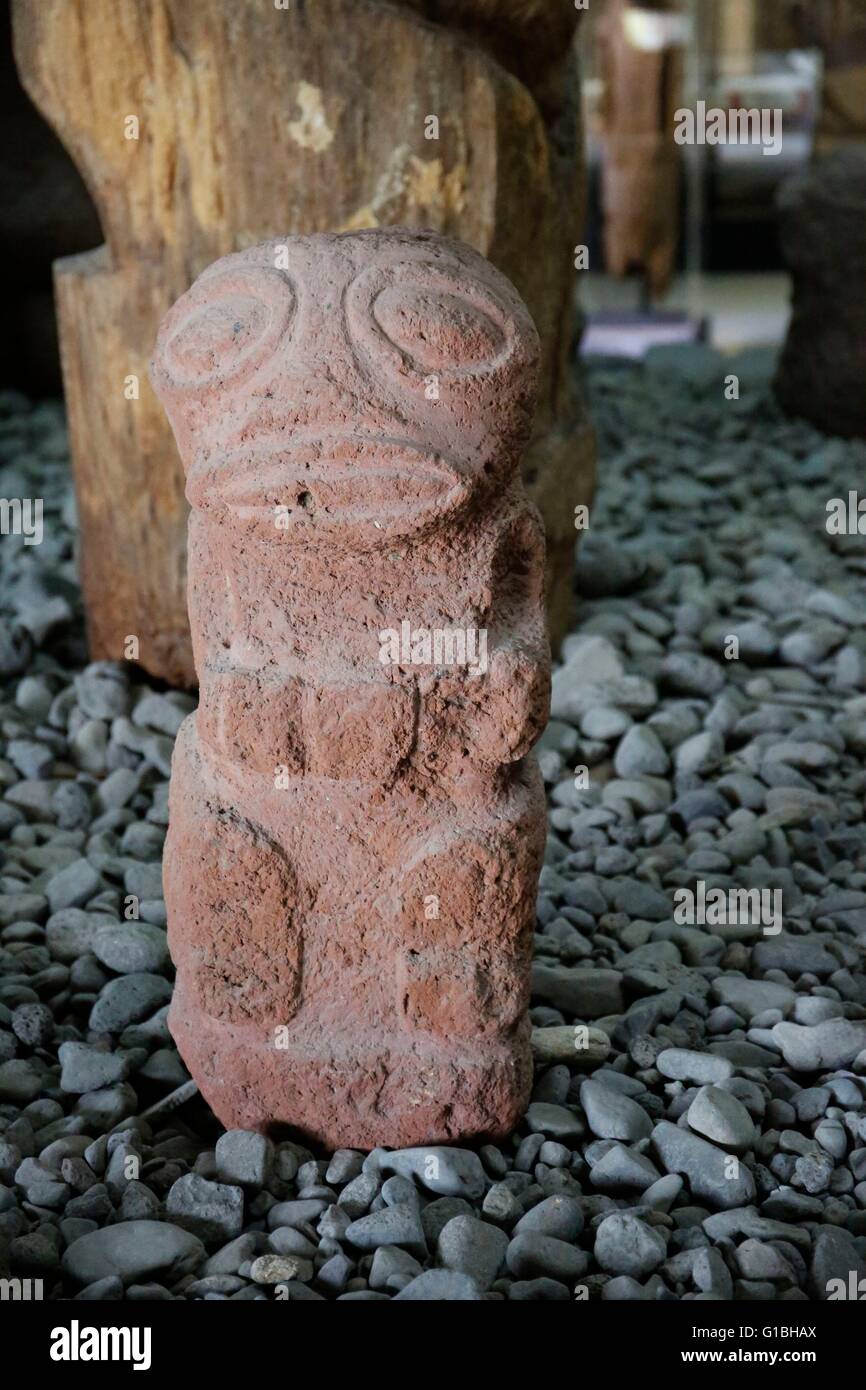 La France, la Polynésie française, l'archipel des îles du Vent, île de Tahiti, Tahiti et les îles Museum à Pointe des pecheurs, exposition d'art ancien artefact Banque D'Images