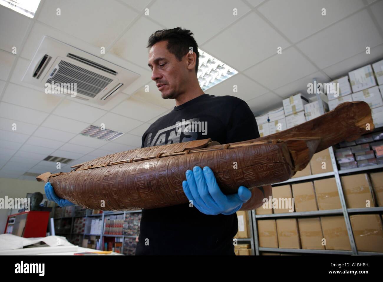 La France, la Polynésie française, l'archipel des îles du Vent, île de Tahiti, Tahiti et les îles Museum à Pointe des pecheurs, exposition d'art ancien artefact Banque D'Images