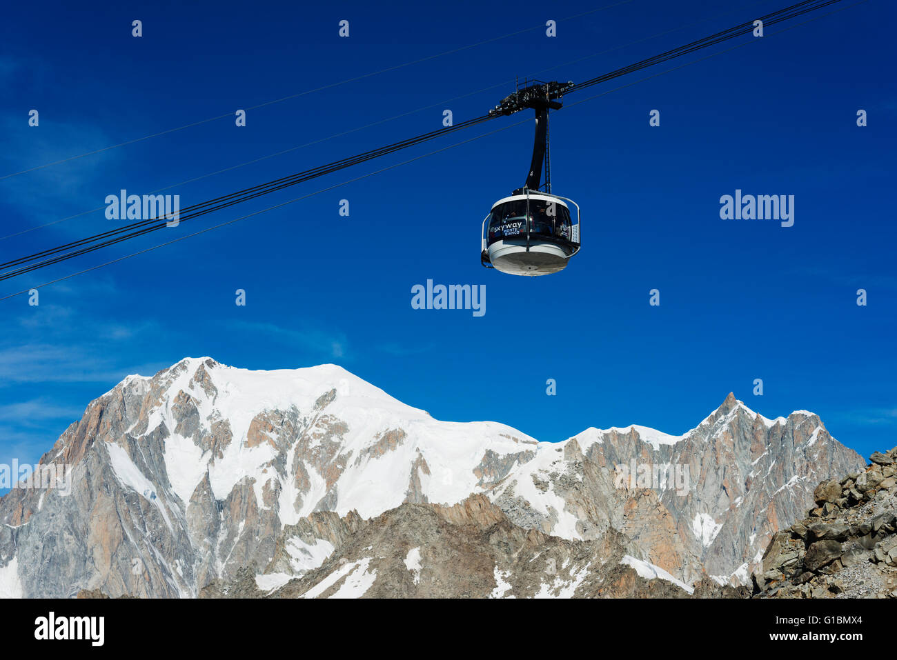 L'Europe, Italie, Alpes italiennes ; Courmayeur ; nouvelles du téléphérique Skyway (2015) à Monte Bianco (Mont Blanc) Banque D'Images