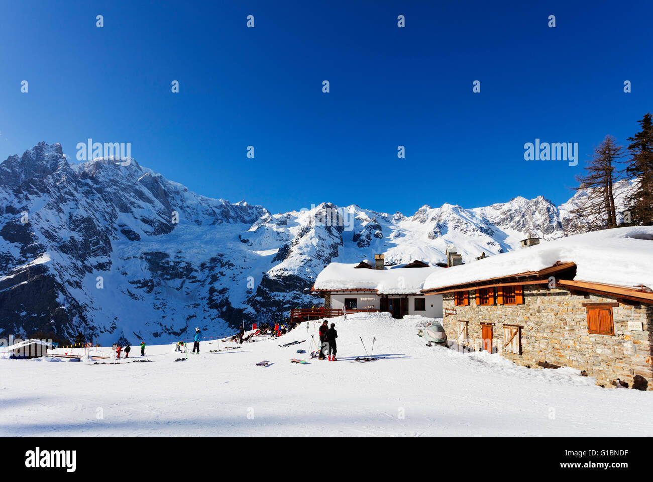 L'Europe, Italie, Alpes italiennes, la station de ski de Courmayeur Banque D'Images
