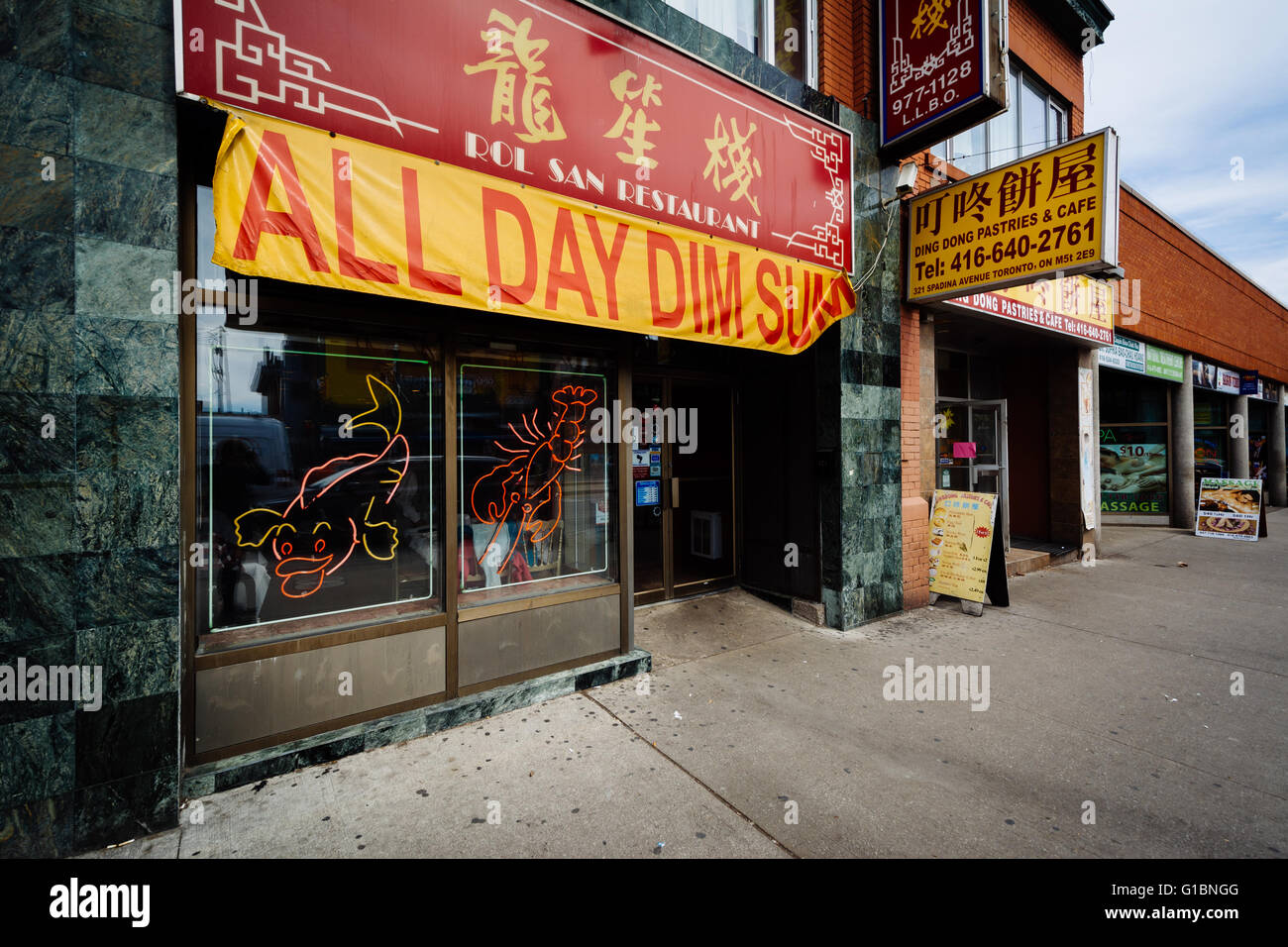 Entreprises dans Chinatown, à Toronto, en Ontario. Banque D'Images