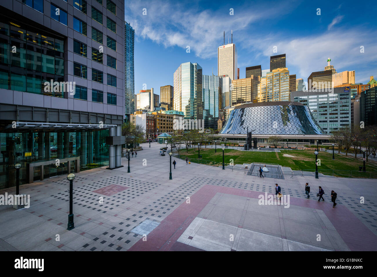 Vue de David Pecaut Square, au centre-ville de Toronto, Ontario. Banque D'Images