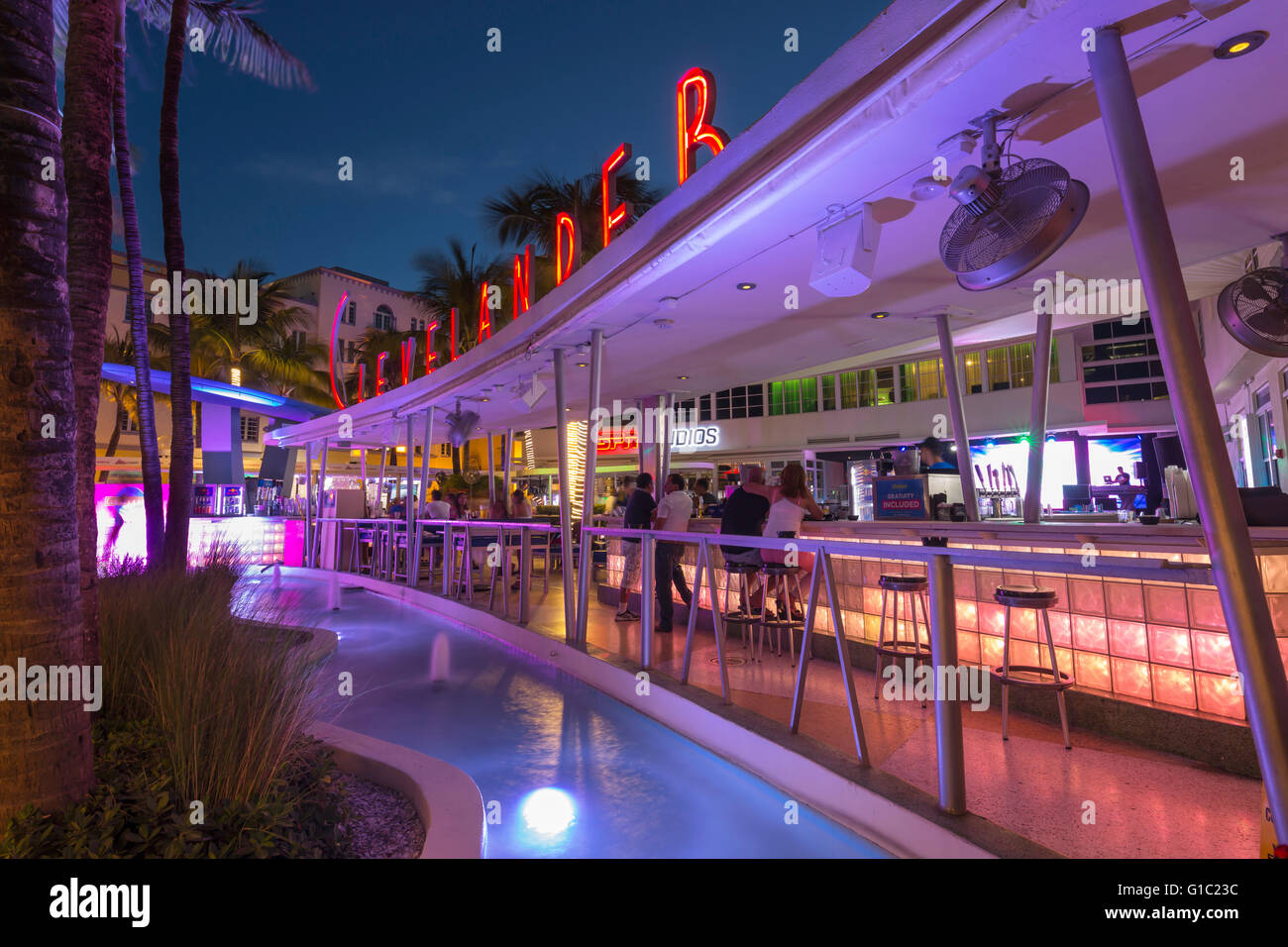 BAR EXTÉRIEUR CLEVELANDER HOTEL OCEAN DRIVE MIAMI BEACH FLORIDA USA Banque D'Images