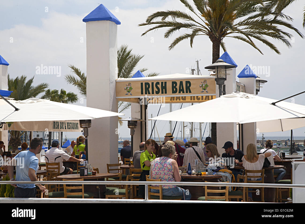 Bar touristiques sur la Costa del Sol, Estepona, Malaga, Andalousie, Banque D'Images