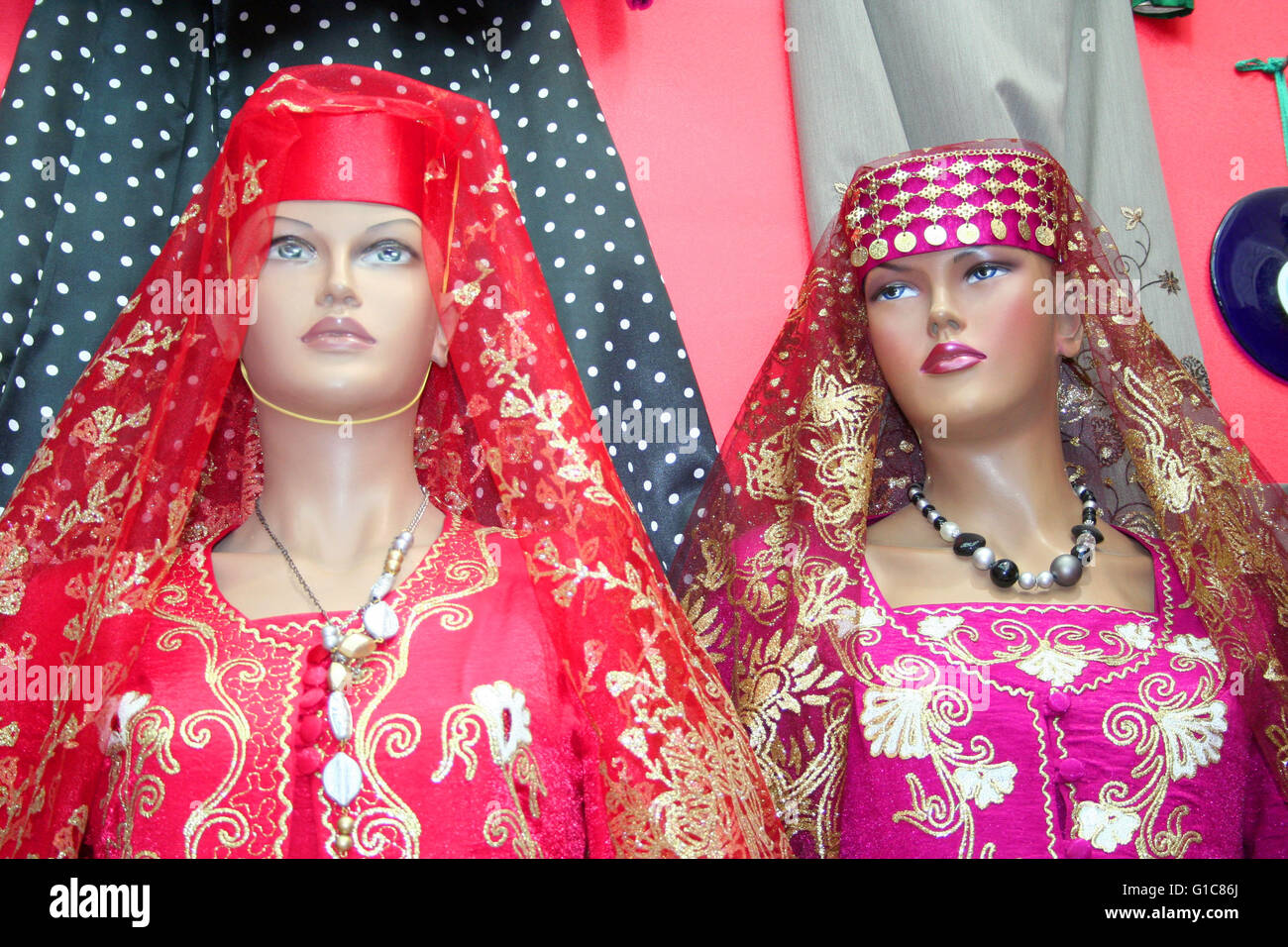 Mannequins en costume traditionnel turc Banque D'Images