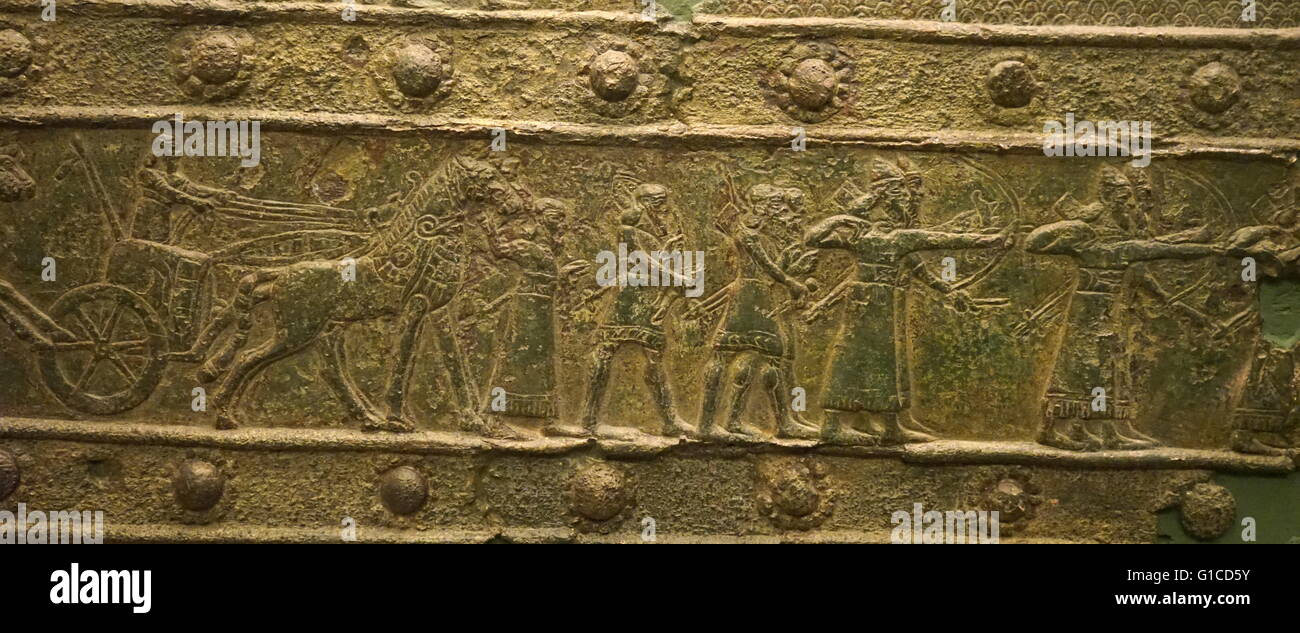 L'Balawat Gates, trois ensembles de portes de Balawat, un ancien empire assyrien, avec des scènes en relief représentant des scènes de guerre, la présentation d'hommage et de chasse des Lions et des taureaux. Banque D'Images