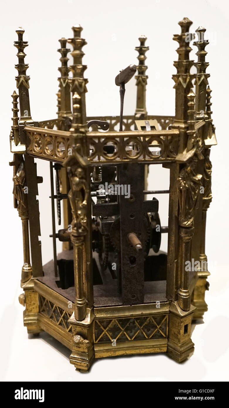 Horloge hexagonale du 15ème siècle en style gothique. Datée 1450 Banque D'Images