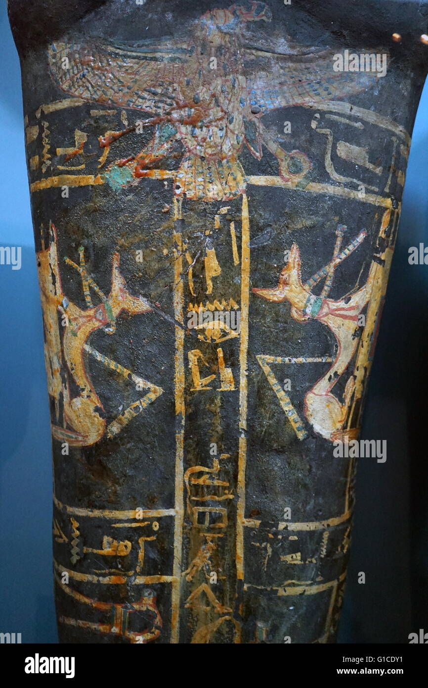 Détail d'un cercueil en bois peint d'un homme inconnu de Thèbes. En date du 1350 av. Banque D'Images