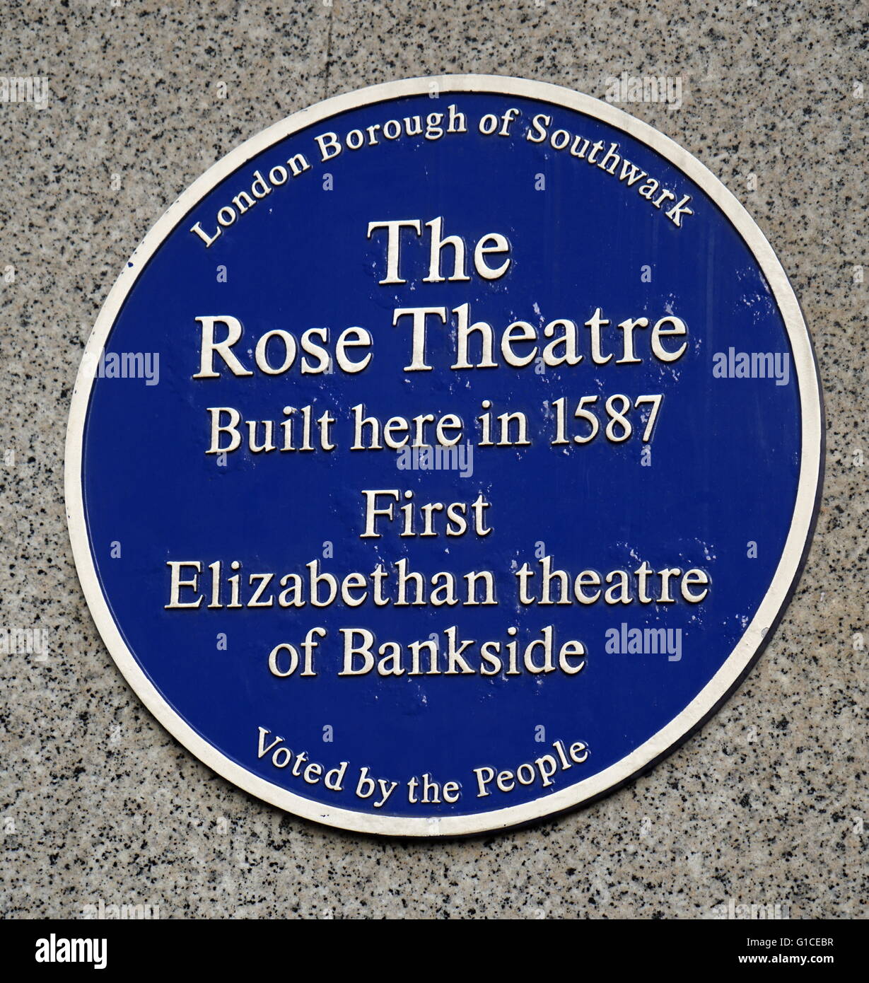 Plaque commémorative pour le Rose Theatre, le premier théâtre élisabéthain de Bankside. Datée 1587 Banque D'Images