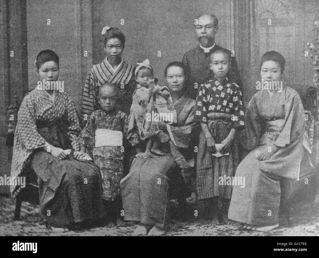 Le pasteur chrétien japonais avec sa famille 1880 Banque D'Images