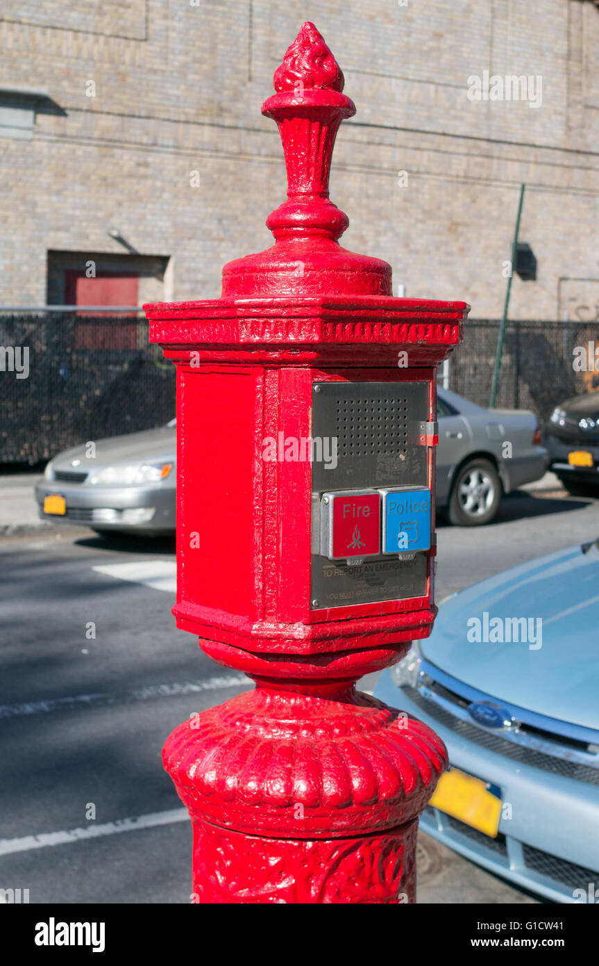 Fonte d'appel d'alarme incendie et de police fort Brooklyn, New York, USA Banque D'Images