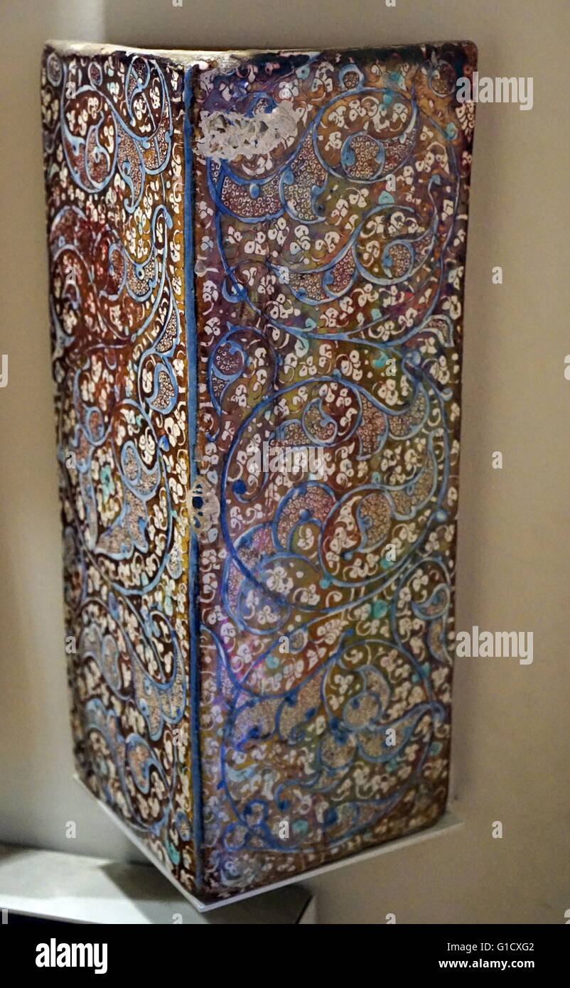 Lustre angulaire 600x600, avec l'inscription du Coran. En date du 13e siècle Banque D'Images