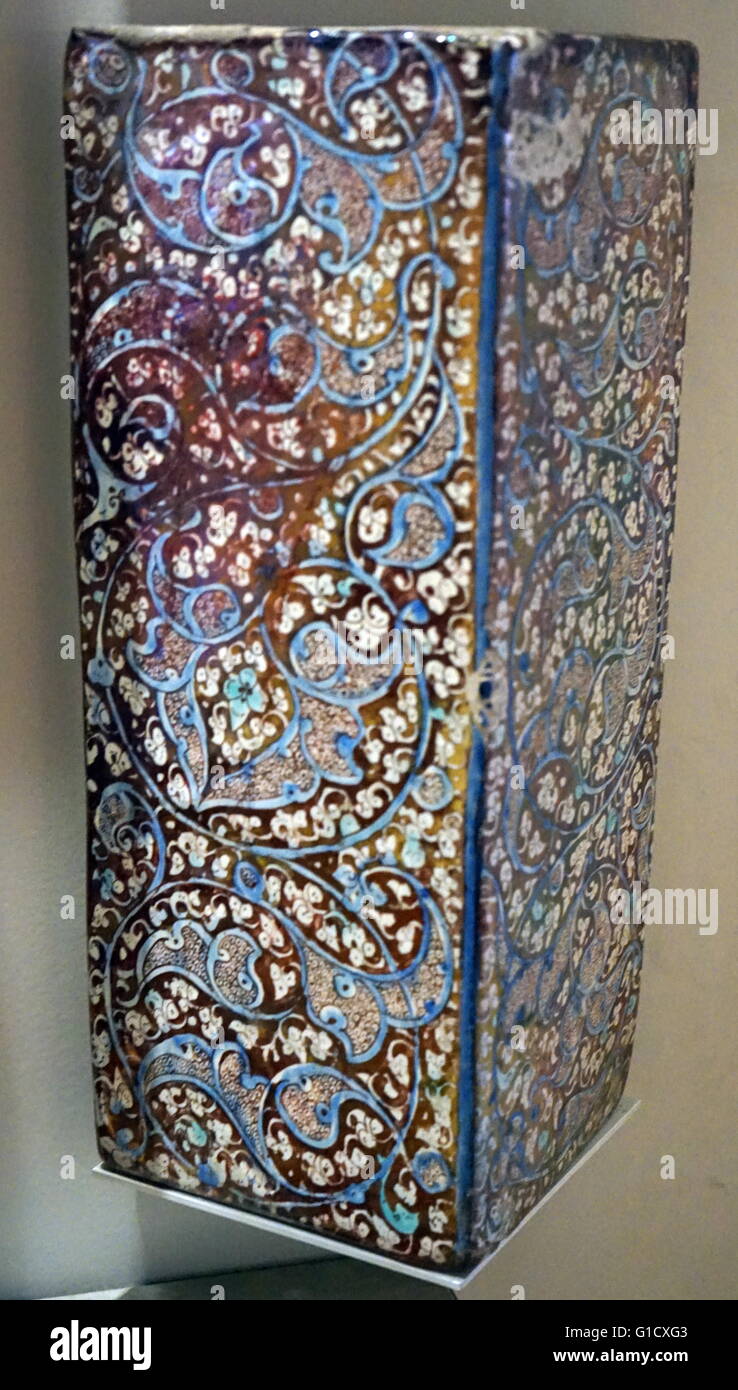 Lustre angulaire 600x600, avec l'inscription du Coran. En date du 13e siècle Banque D'Images