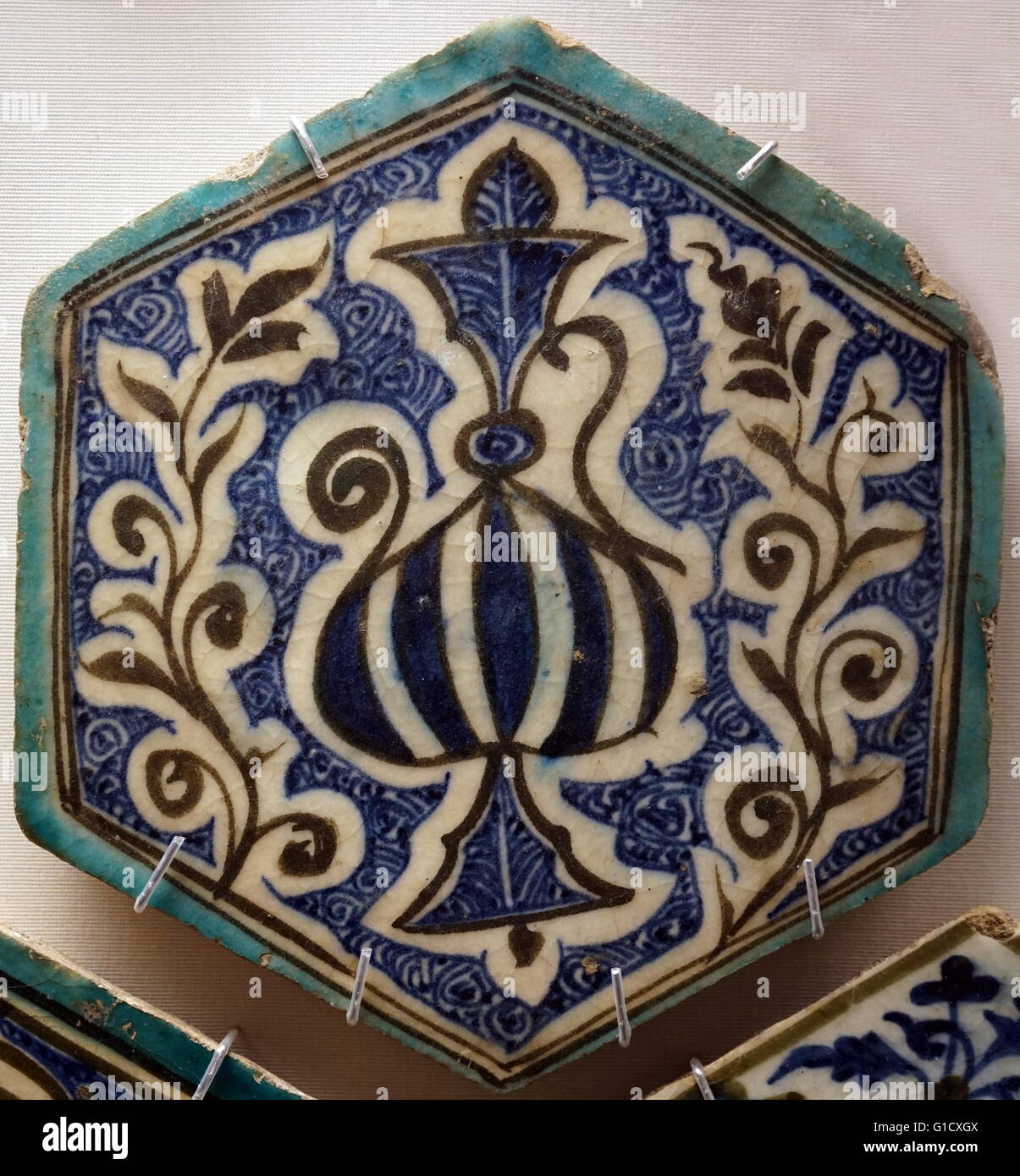 Décor peint avec des tuiles hexagonales, de Syrie. En date du 15e siècle Banque D'Images