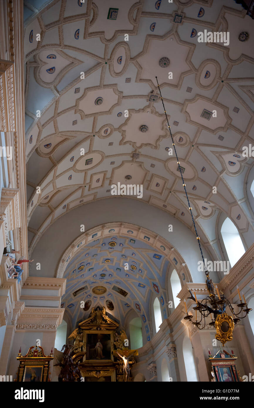 Nef de l'église paroissiale en vue de l'intérieur plafond Kazimierz Dolny, Pologne, Europe, l'intérieur des bâtiments de la paroisse Eglise Catholique Romaine Banque D'Images