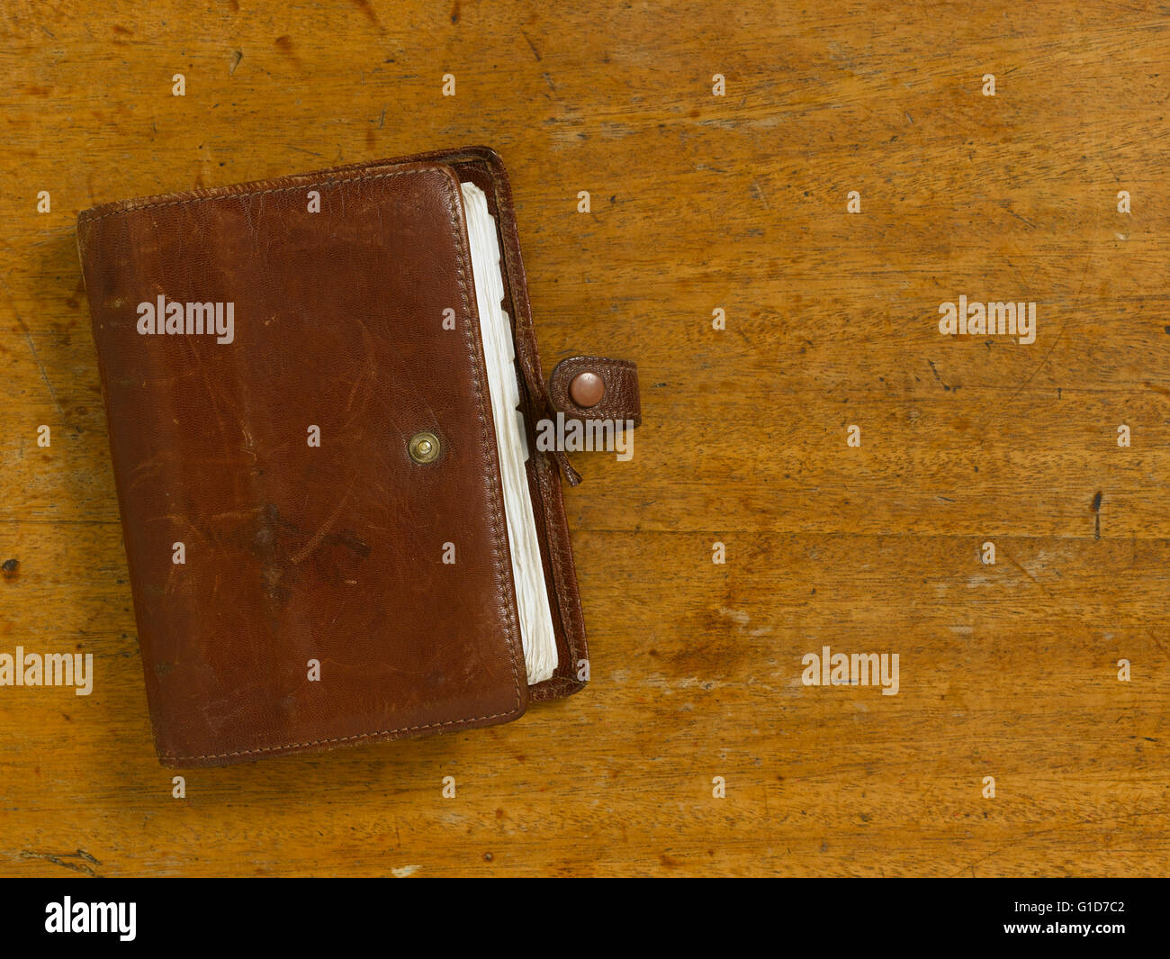 Vintage table en journal relié en cuir Banque D'Images