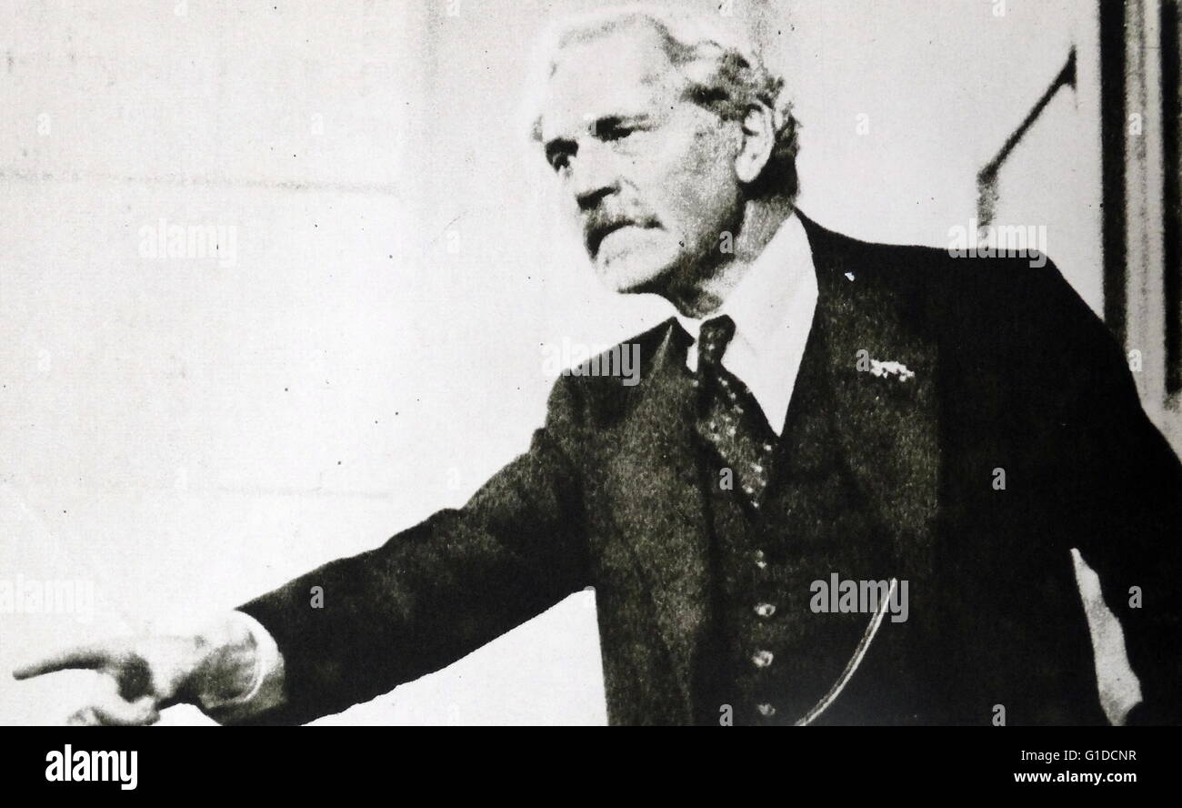 James Ramsay MacDonald, (1866 - 1937), homme d'État britannique qui fut le premier premier ministre du parti travailliste, à la tête d'un gouvernement travailliste en 1924, un gouvernement travailliste de 1929 à 1931, et un gouvernement national de 1931 à 1935. Banque D'Images