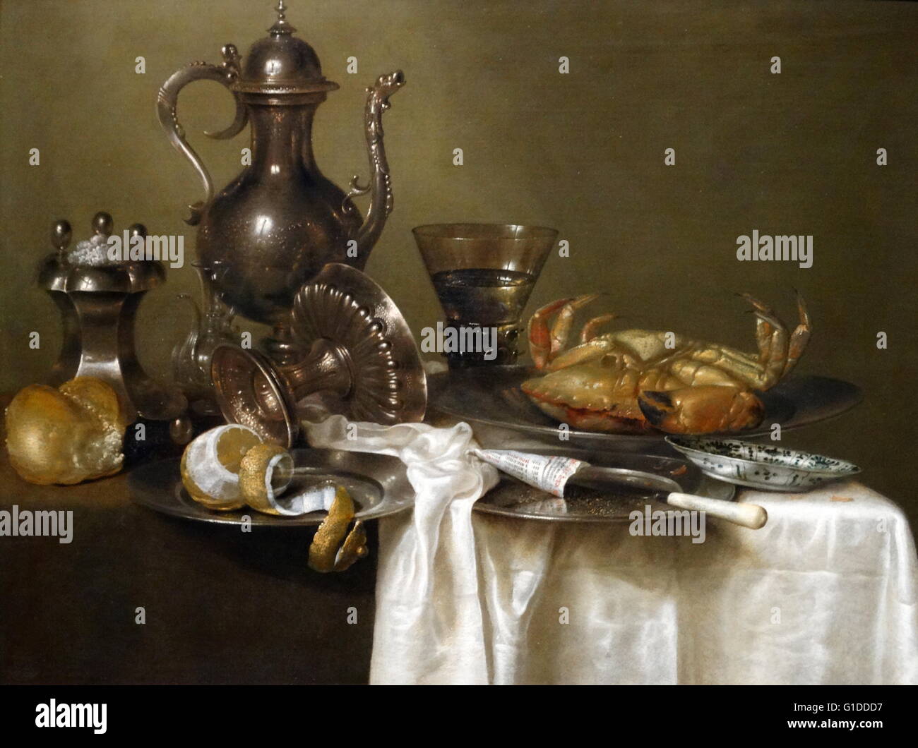 La peinture intitulée "La vie : d'étain et d'Ustensiles d'argent et d'un crabe' par Willem Claesz. Heda (1594-1680) un peintre. En date du 17e siècle Banque D'Images