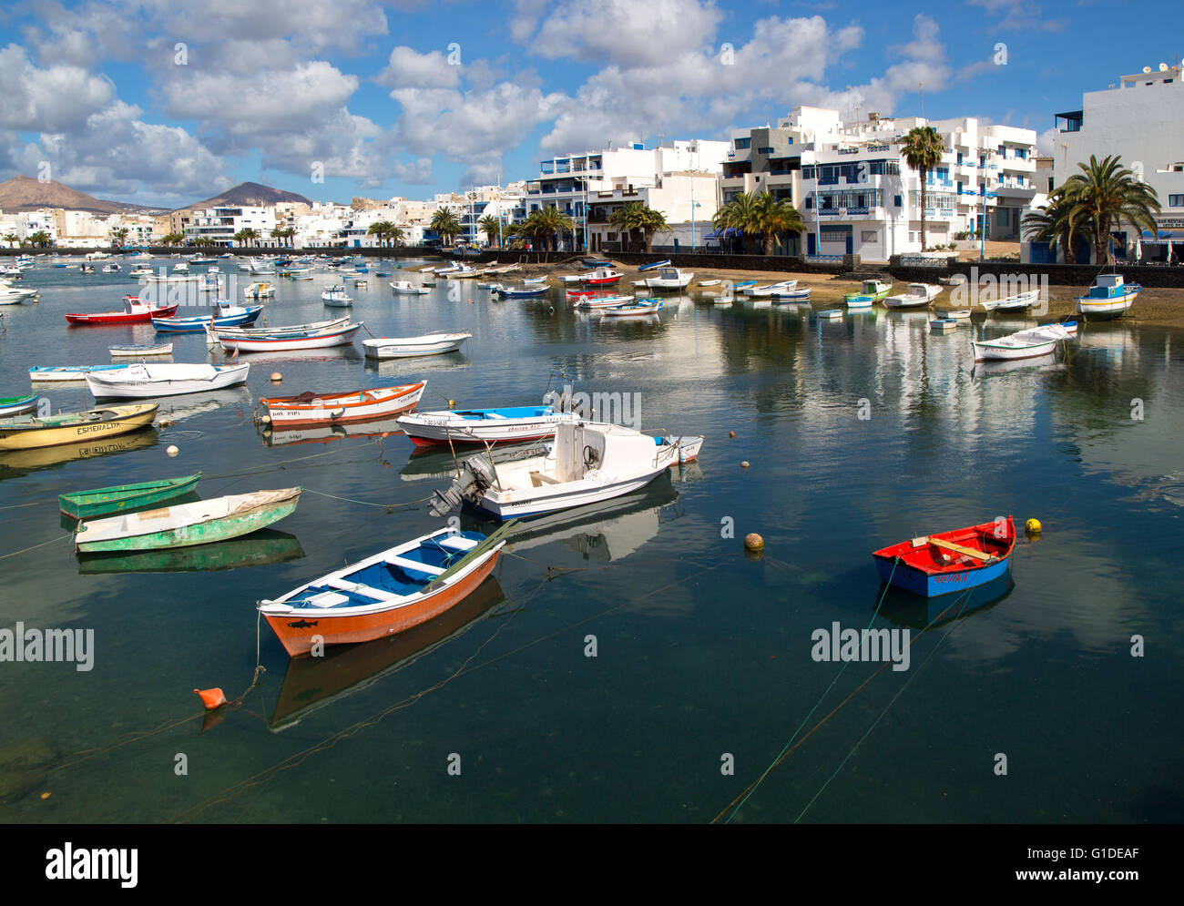 Bateaux dans le port Charco de San Ginés, Arrecife, Lanzarote, îles Canaries, Espagne Banque D'Images