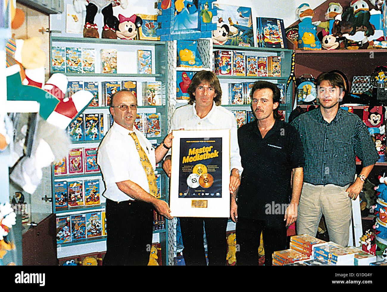 Frank, Hans (Warner Home Vidéo) / Dieter Riedel (Cinemathek, München),|Namur v.l.n.r. : Frank, Hans / Dieter Riedel / ? / ?  =| von Riedel Banque D'Images