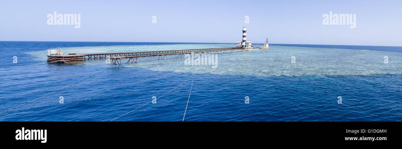 La vue panoramique du Grand Frère des Frères de corail, Mer Rouge. Banque D'Images