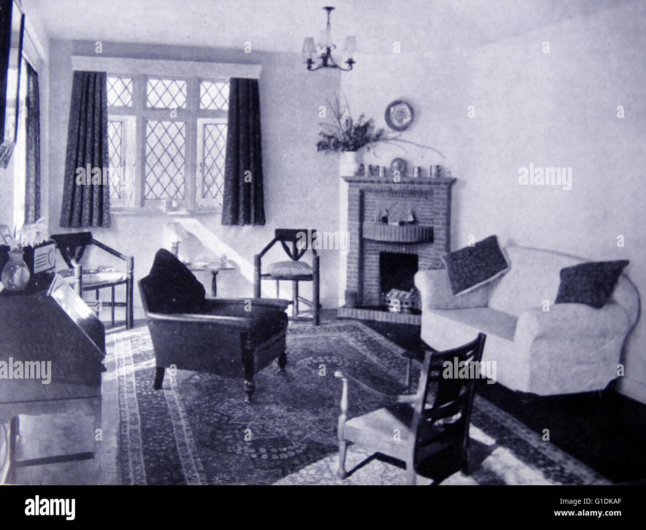 À double salon avec portes françaises menant au jardin Banque D'Images